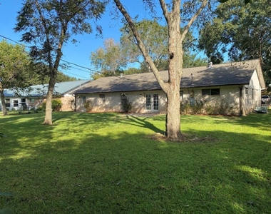 1116 Frances Drive - Photo Thumbnail 11