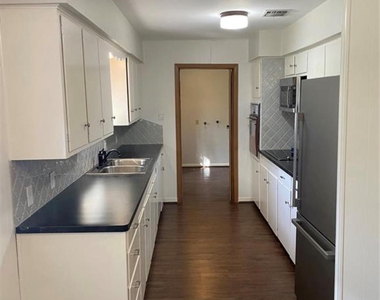 1116 Frances Drive - Photo Thumbnail 2