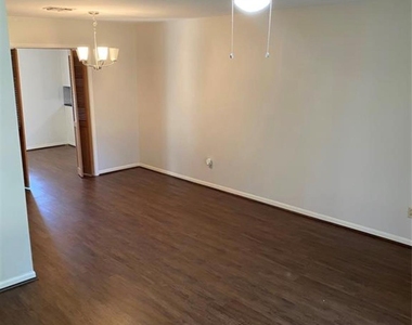 1116 Frances Drive - Photo Thumbnail 5