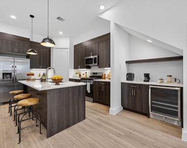 305 Marcella Street - Photo Thumbnail 19