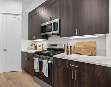 305 Marcella Street - Photo Thumbnail 9