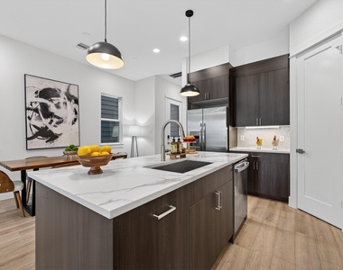 305 Marcella Street - Photo Thumbnail 8