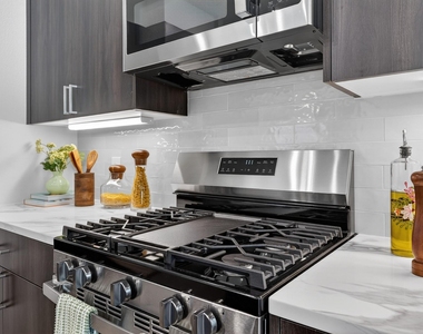 305 Marcella Street - Photo Thumbnail 12