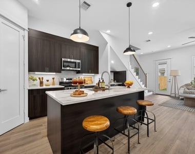 305 Marcella Street - Photo Thumbnail 6