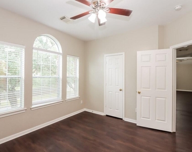 2534 Bridge Hampton Way - Photo Thumbnail 11
