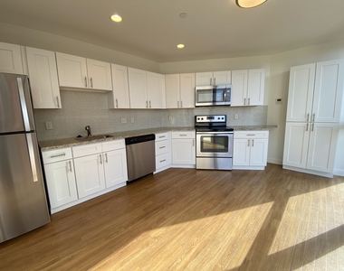 875 Elm - Photo Thumbnail 7