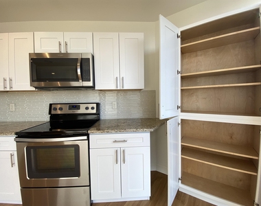 875 Elm - Photo Thumbnail 11