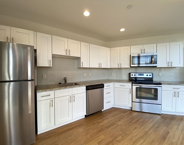 875 Elm - Photo Thumbnail 6
