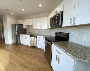 875 Elm - Photo Thumbnail 10