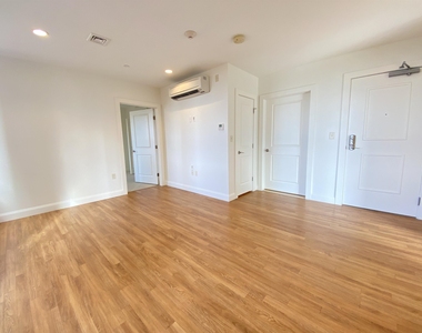 875 Elm - Photo Thumbnail 20