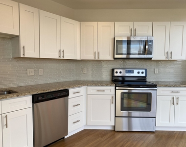 875 Elm - Photo Thumbnail 9