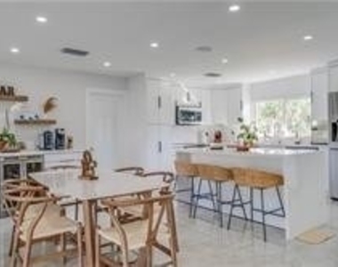 1745 Bikini Court - Photo Thumbnail 12