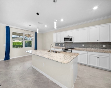 3697 E Hampton Circle - Photo Thumbnail 6