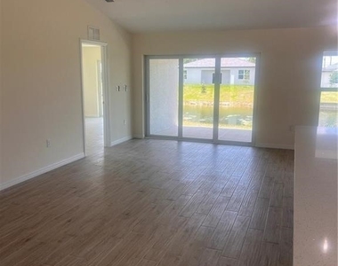 1210 Ne 14th Avenue - Photo Thumbnail 3