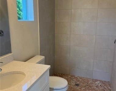 1210 Ne 14th Avenue - Photo Thumbnail 11