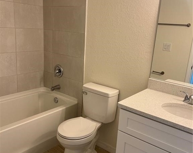 1210 Ne 14th Avenue - Photo Thumbnail 13