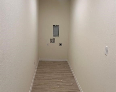 1210 Ne 14th Avenue - Photo Thumbnail 14
