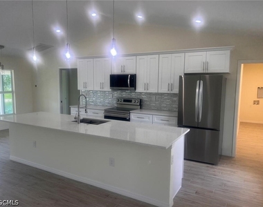 1210 Ne 14th Avenue - Photo Thumbnail 2