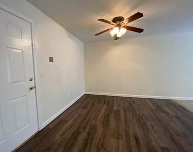385 Huse - Photo Thumbnail 11