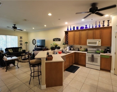 1321 Gleason Parkway - Photo Thumbnail 4