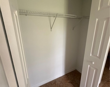 4025 10th Avenue Ne - Photo Thumbnail 8