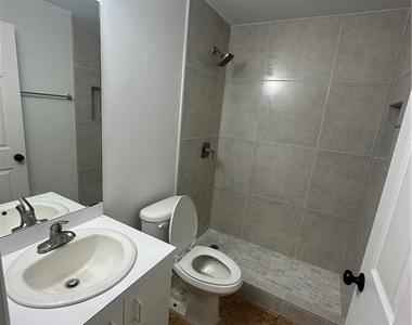 4025 10th Avenue Ne - Photo Thumbnail 9