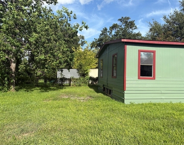 16211 N Shore Drive - Photo Thumbnail 2