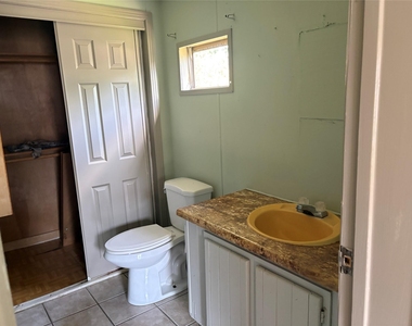 16211 N Shore Drive - Photo Thumbnail 6