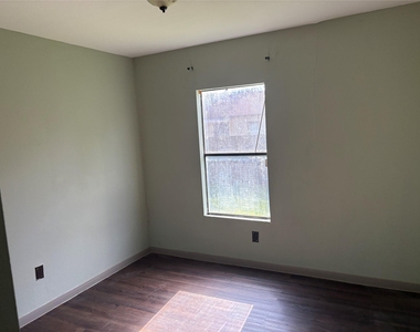 16211 N Shore Drive - Photo Thumbnail 14