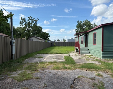 16211 N Shore Drive - Photo Thumbnail 23
