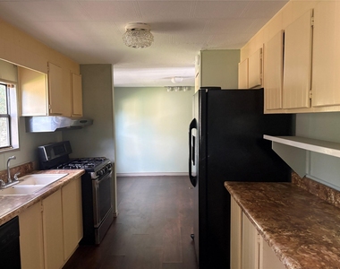 16211 N Shore Drive - Photo Thumbnail 11