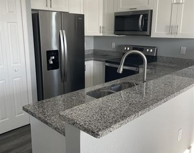 319 Nicholas Parkway W - Photo Thumbnail 2