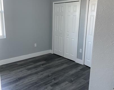 319 Nicholas Parkway W - Photo Thumbnail 8
