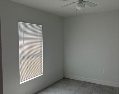 6064 Laurelwood Drive - Photo Thumbnail 6