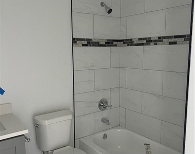 6064 Laurelwood Drive - Photo Thumbnail 8