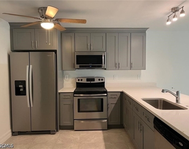 6064 Laurelwood Drive - Photo Thumbnail 3