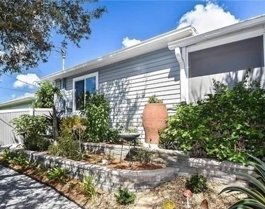 11652 Pawley Avenue - Photo Thumbnail 4
