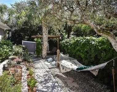 11652 Pawley Avenue - Photo Thumbnail 6