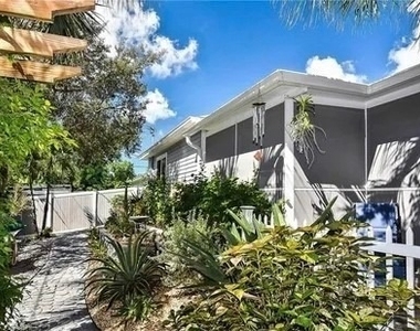 11652 Pawley Avenue - Photo Thumbnail 2