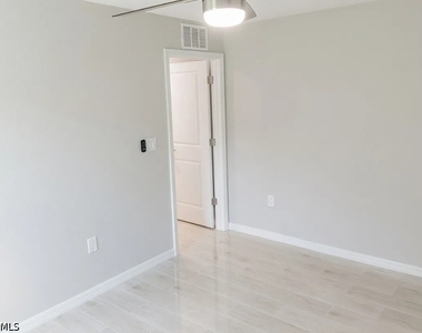 1003 Nw 7th Place - Photo Thumbnail 10