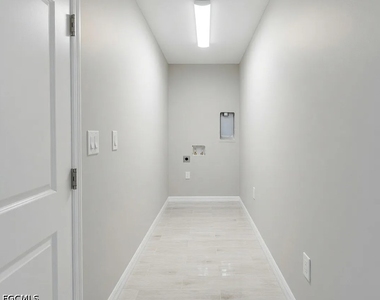 1003 Nw 7th Place - Photo Thumbnail 3