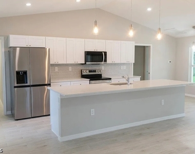 1003 Nw 7th Place - Photo Thumbnail 1