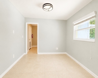 124 Se 27th Street - Photo Thumbnail 6