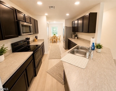 120 Nw 25th Avenue - Photo Thumbnail 4
