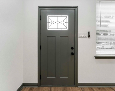 7987 Chateau Street - Photo Thumbnail 2