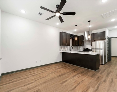 7987 Chateau Street - Photo Thumbnail 9