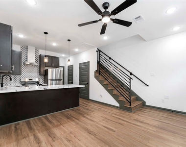 7987 Chateau Street - Photo Thumbnail 11