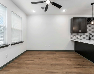 7987 Chateau Street - Photo Thumbnail 7