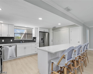 4817 Sw 8th Place - Photo Thumbnail 3