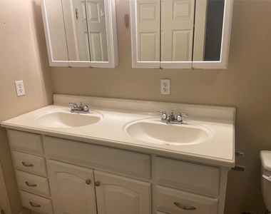 2116 Strand Street - Photo Thumbnail 10
